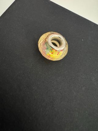 Charm para pulsera dorado multicolor