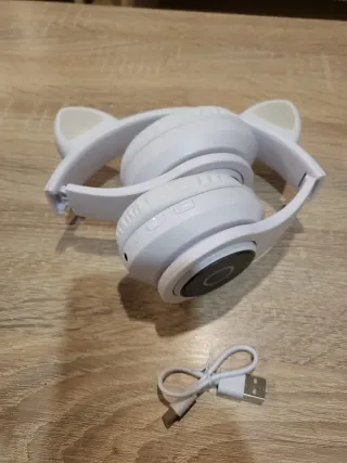 Auriculares Inalámbricos con Orejas LED