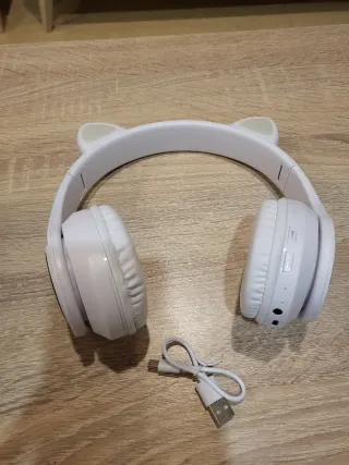 Auriculares Inalámbricos con Orejas LED