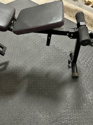 Banco de musculación con múltiples posiciones para