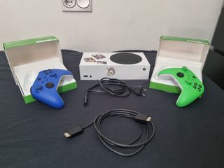Xbox One S 512GB + 2 mandos