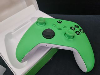 Xbox One S 512GB + 2 mandos