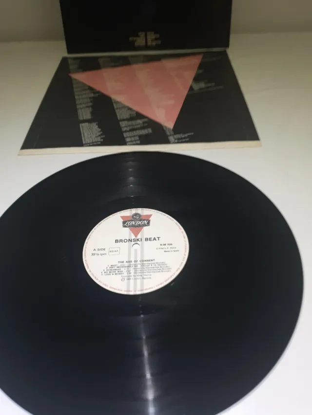 Vinilo Bronski Beat The Age of Consent, año 1984