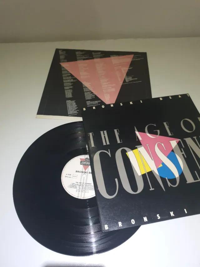 Vinilo Bronski Beat The Age of Consent, año 1984