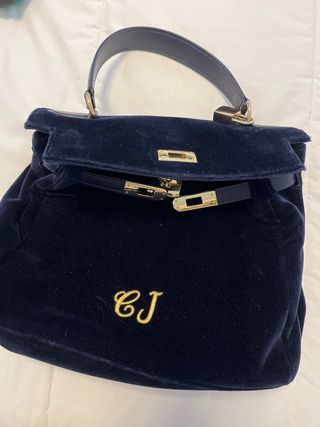Bolso de piel con siglas de Carmen Jorda