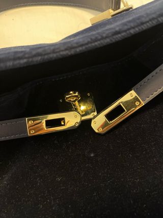 Bolso de piel con siglas de Carmen Jorda