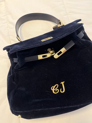 Bolso de piel con siglas de Carmen Jorda