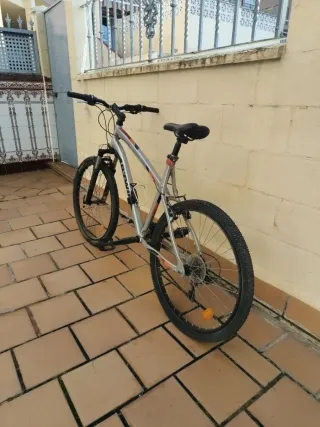 Bicicleta de montaña B'TWIN plateada