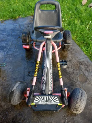 Coche de pedales para niños