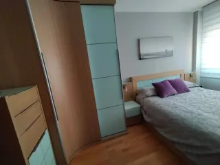 Dormitorio moderno completo como nuevo