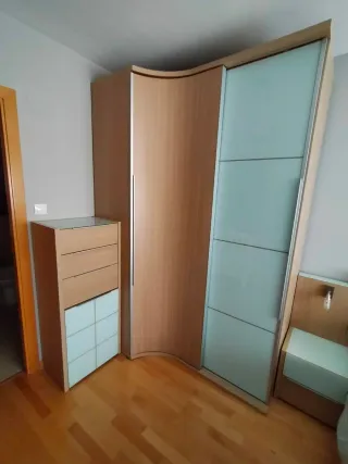 Dormitorio moderno completo como nuevo