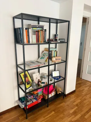 Estantería negra + 2 mesas salón