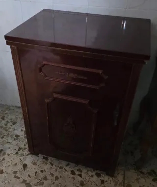 Mueble máquina de coser antigua