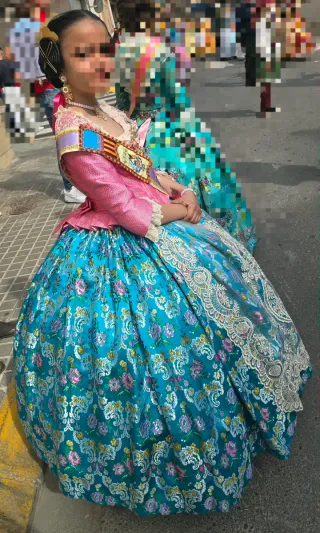 Traje de Fallera Rosa y Azul en alquiler
