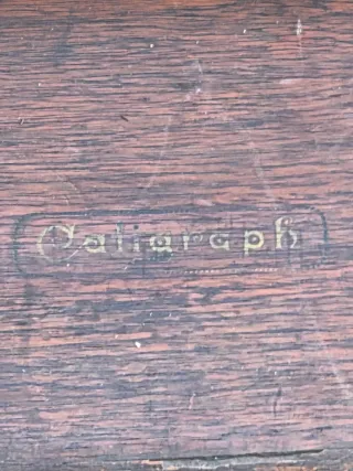 Tapa antigua máquina escribir Caligraph