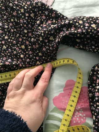 Vestido negro camisero florecitas goma cintura