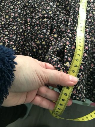 Vestido negro camisero florecitas goma cintura