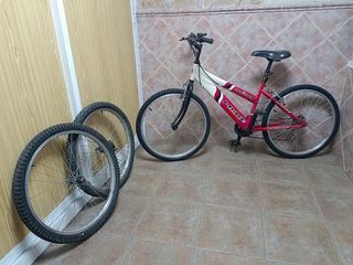 Bicicleta J-Bike Roja y Blanca + Ruedas