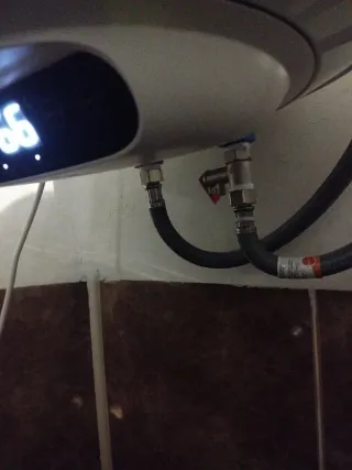 Termo Eléctrico Vertical HTW Seminuevo