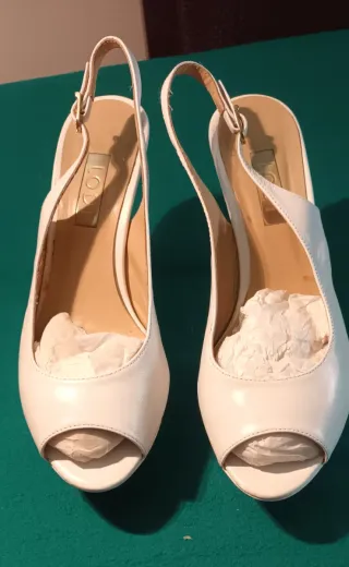 ZAPATO TACÓN BLANCO DESTALONADO. LODI. TALLA 36