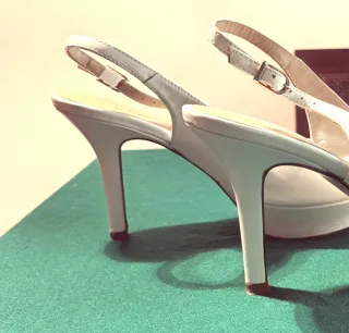 ZAPATO TACÓN BLANCO DESTALONADO. LODI. TALLA 36