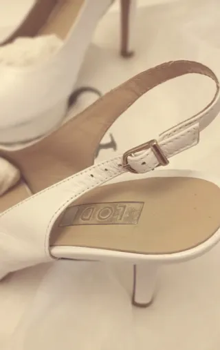 ZAPATO TACÓN BLANCO DESTALONADO. LODI. TALLA 36