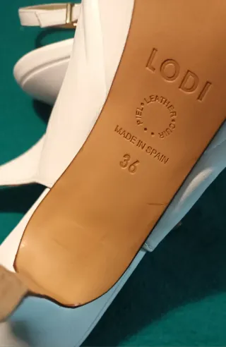 ZAPATO TACÓN BLANCO DESTALONADO. LODI. TALLA 36