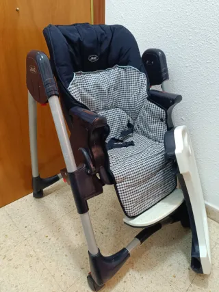 Trona de bebé con bandeja