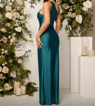 Vestido fiesta verde con abertura