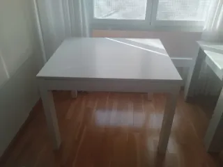 Mesa de salón extensible blanca