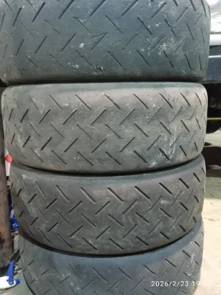 Slicks  Michelin 17