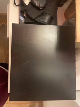 Estanterías Negras y Blancas