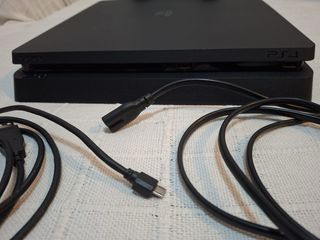 PS4 Slim Pro 1TB + Mando + CoD WWll