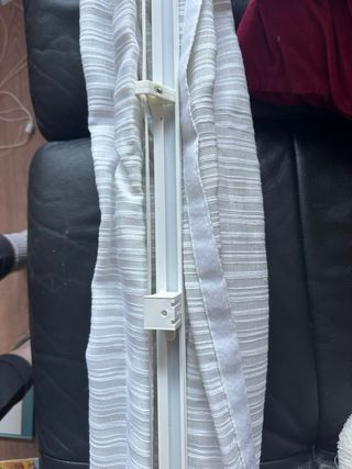 Cortina de tela blanca para habitación