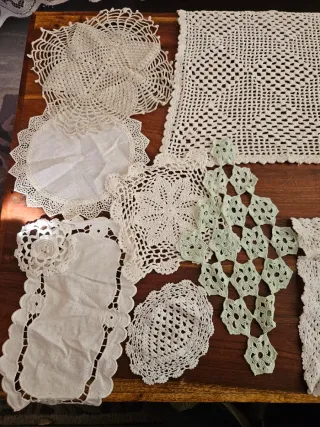 Lotto centrini uncinetto verdi e bianchi nuovi 50