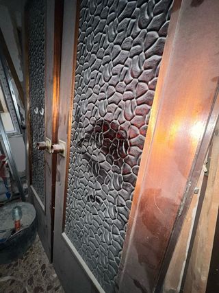 Puertas antiguas de madera con cristal