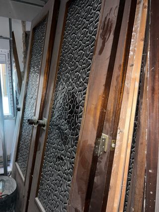 Puertas antiguas de madera con cristal