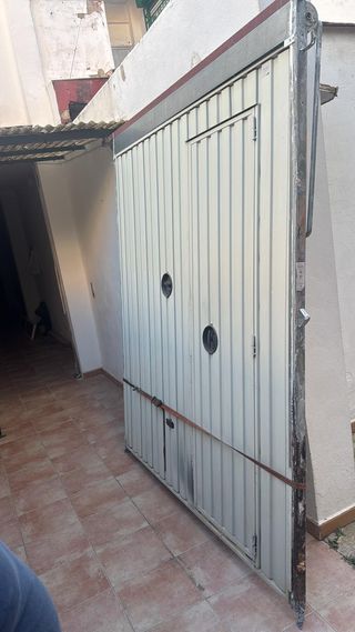 Puerta Metálica Garaje 2m x 2.30m
