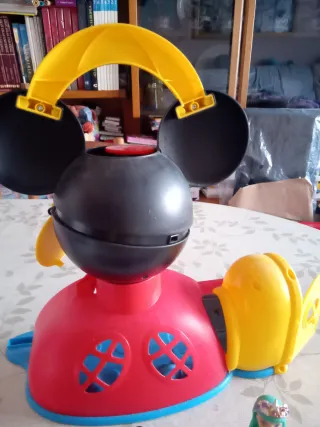 Casa Mickey Mouse y muñecos