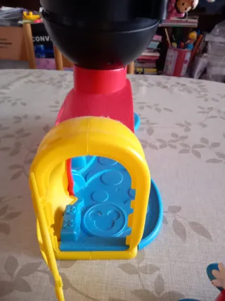 Casa Mickey Mouse y muñecos