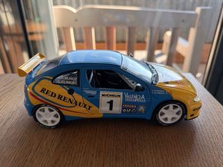 Coche a escala 1:18 Renault Maxi Megane