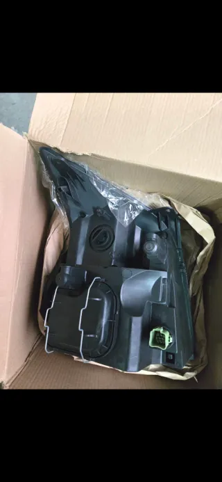 Faro Izquierdo Ford Transit 06-14