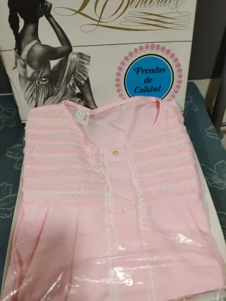 Camisón rosa con encaje