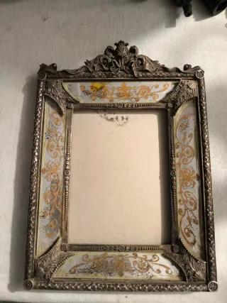 Marco antiguo decorado