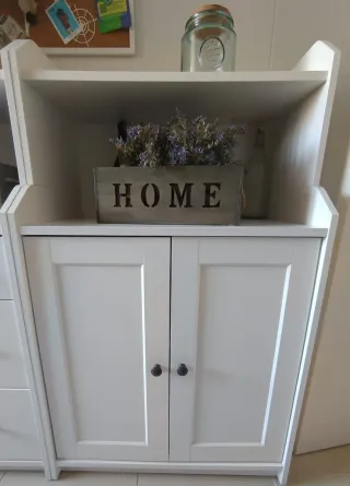 Aparador blanco y madera