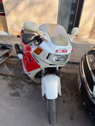 Honda CBR 1000F Roja y Blanca