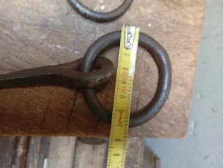 Pareja de amarraburros de forja antiguos