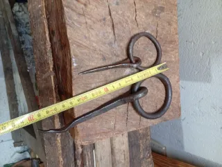Pareja de amarraburros de forja antiguos