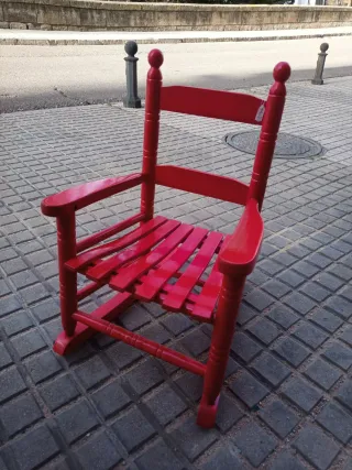 Mecedora infantil roja