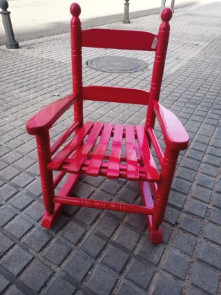 Mecedora infantil roja